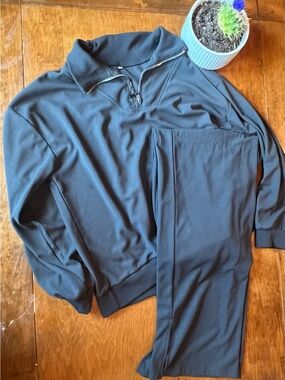 NWOT Charcoal Gray Quarter Zip Lounge Set Size Large 2 Piece Athleisure Set